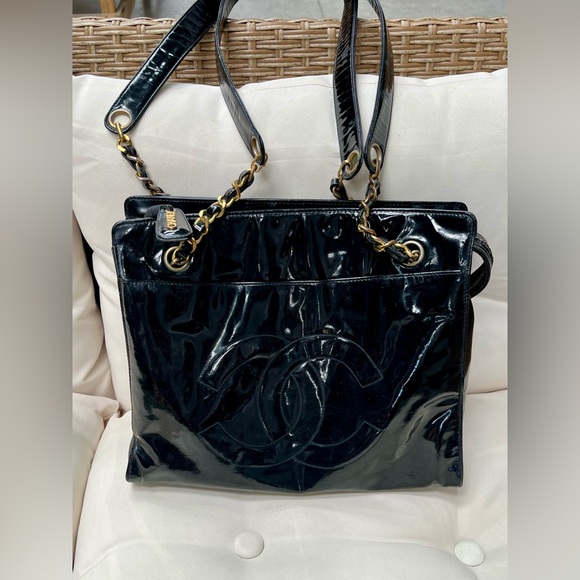 CHANEL Handbags - CHANEL 1995 24K Gold Hardware CC Logo Patent Leather Petit Shopping Tote Bag